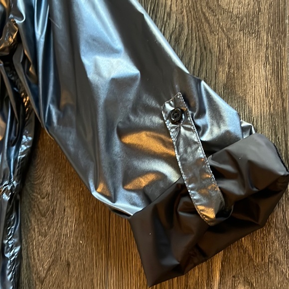 Shiny silver rain jacket size M - Picture 3 of 10